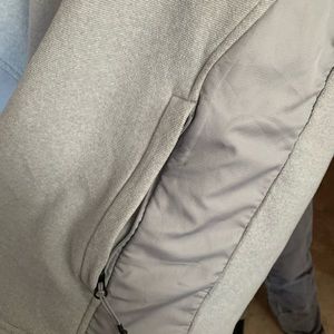 Men’s Unfer Armour quarter zip pullover